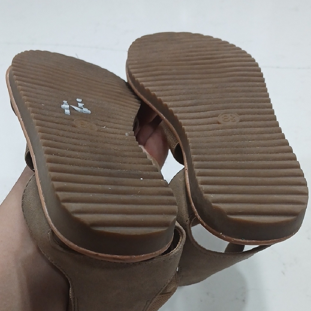 Cushionaire Memory Foam Brown Strappy Sandals Sz 8.5M Gentle Use - Picture 9 of 10